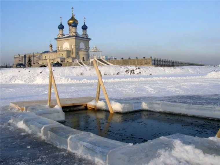 Купание в проруби. Купание в проруби.